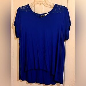 Women’s 1x vibrant blue top pineapple details in mesh